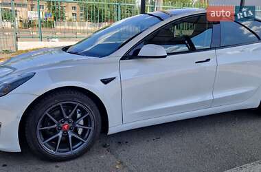 Седан Tesla Model 3 2022 в 