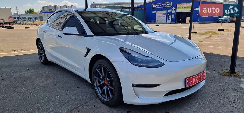 Седан Tesla Model 3 2022 в Києві