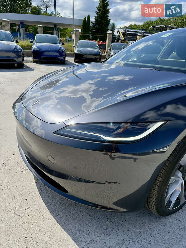 Седан Tesla Model 3 2024 в Виннице