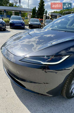 Седан Tesla Model 3 2024 в 