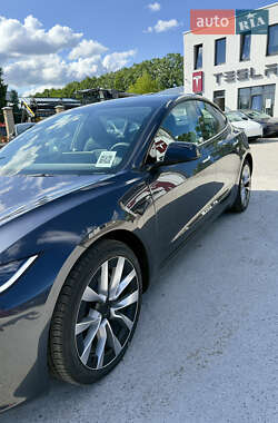 Седан Tesla Model 3 2024 в 