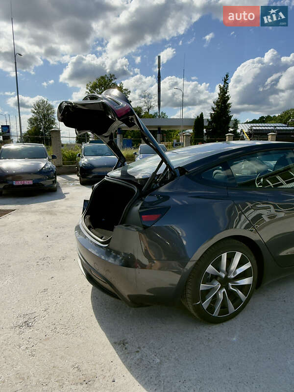 Седан Tesla Model 3 2024 в Виннице