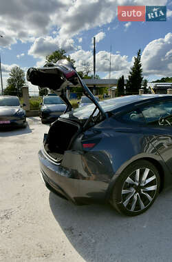 Седан Tesla Model 3 2024 в 