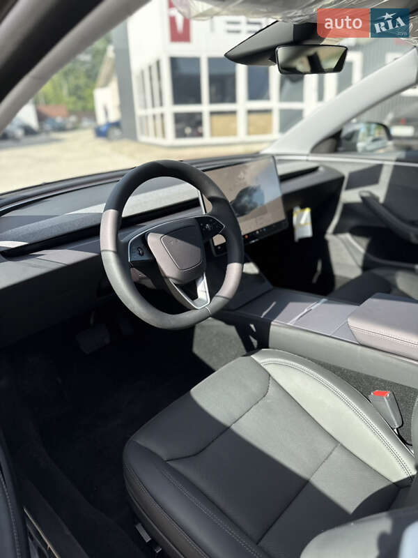 Седан Tesla Model 3 2024 в Виннице