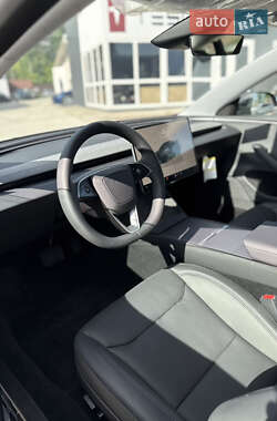 Седан Tesla Model 3 2024 в 