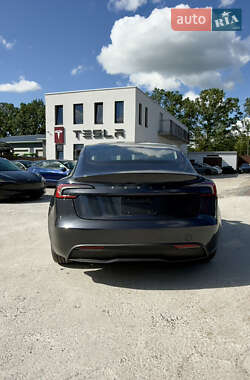 Седан Tesla Model 3 2024 в 
