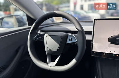 Седан Tesla Model 3 2024 в 