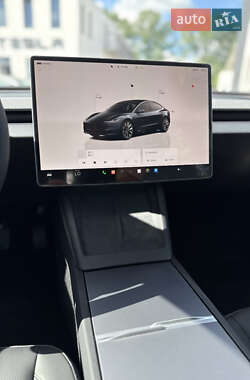 Седан Tesla Model 3 2024 в 