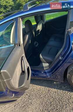 Седан Tesla Model 3 2019 в 