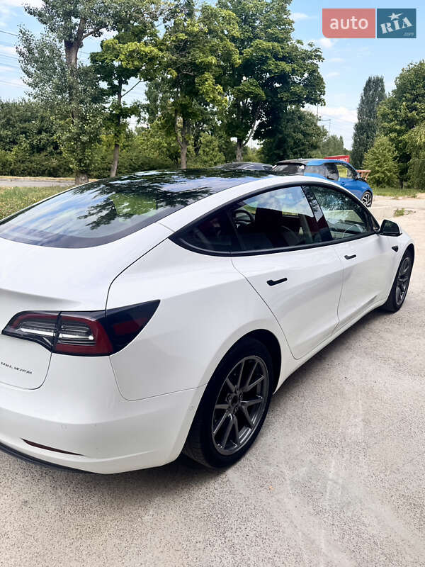 Седан Tesla Model 3 2021 в Вышгороде