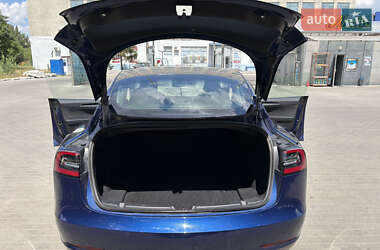 Седан Tesla Model 3 2022 в 