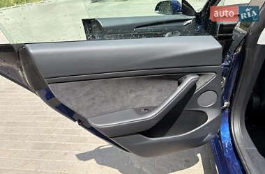 Седан Tesla Model 3 2022 в 