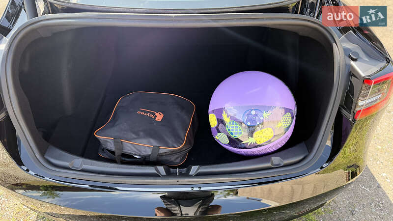 Седан Tesla Model 3 2021 в Києві