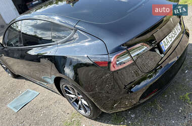 Седан Tesla Model 3 2021 в 