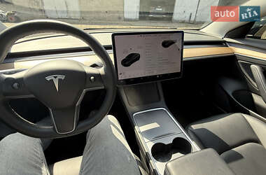 Седан Tesla Model 3 2021 в 