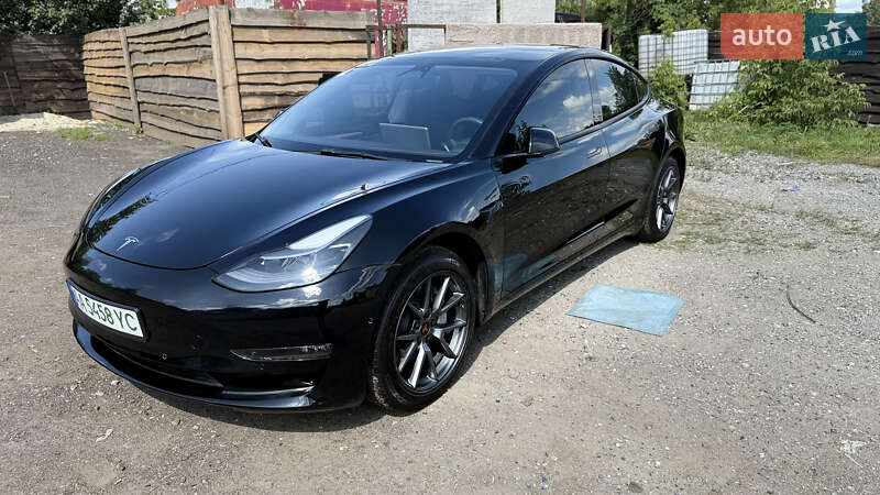 Седан Tesla Model 3 2021 в Києві