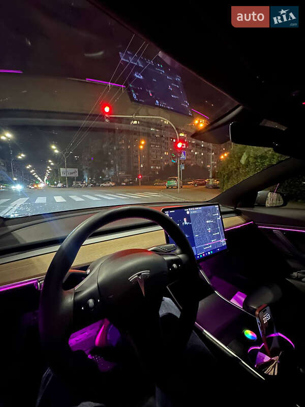 Седан Tesla Model 3 2019 в Киеве