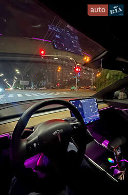 Седан Tesla Model 3 2019 в 