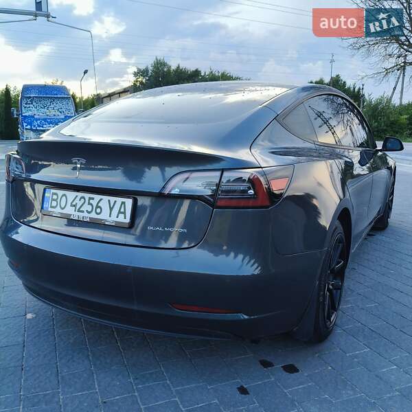 Седан Tesla Model 3 2022 в Почаєві