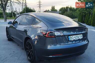 Седан Tesla Model 3 2022 в 