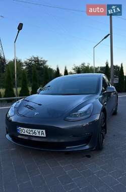 Седан Tesla Model 3 2022 в 