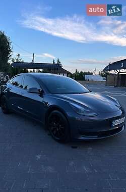 Седан Tesla Model 3 2022 в 
