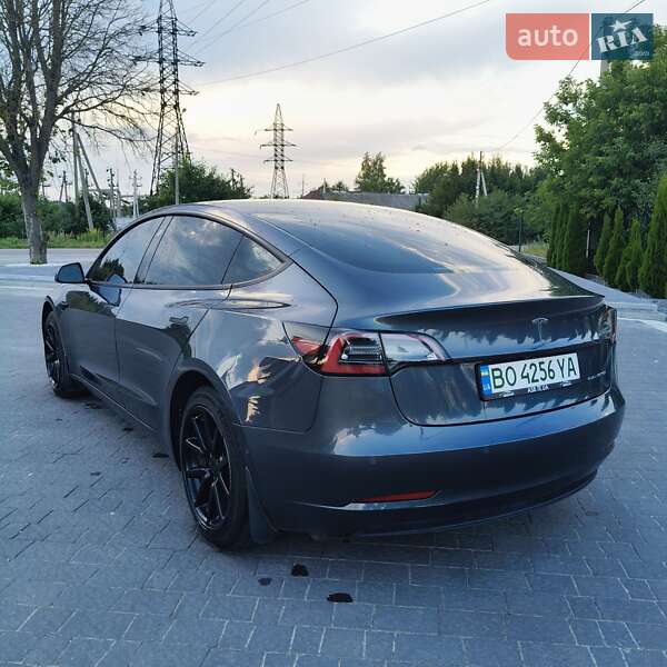 Седан Tesla Model 3 2022 в Почаєві