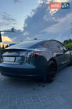 Седан Tesla Model 3 2022 в 