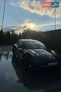 Седан Tesla Model 3 2022 в 