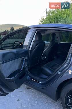 Седан Tesla Model 3 2022 в 