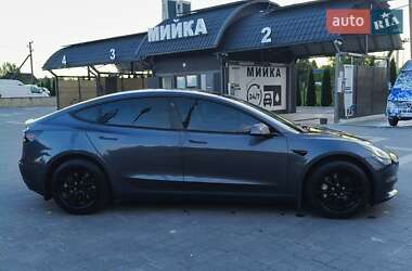 Седан Tesla Model 3 2022 в 