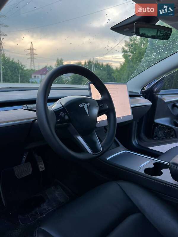 Седан Tesla Model 3 2022 в Почаєві
