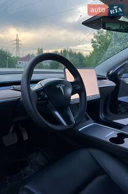 Седан Tesla Model 3 2022 в 