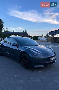 Седан Tesla Model 3 2022 в 
