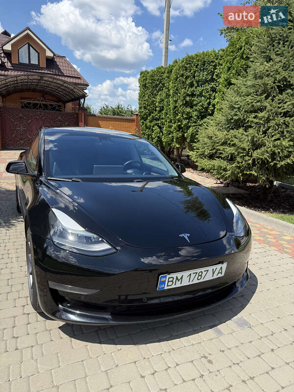 Седан Tesla Model 3 2021 в 