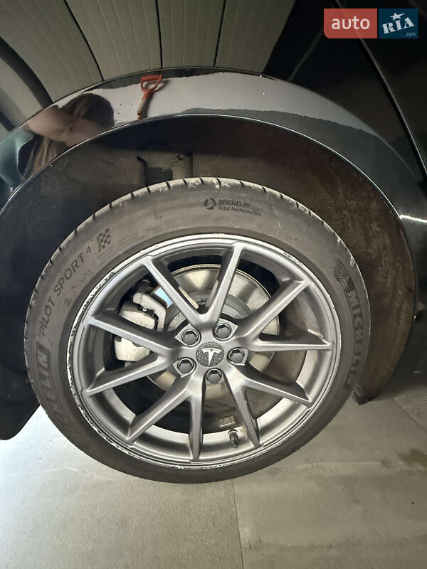 Седан Tesla Model 3 2021 в Сумах