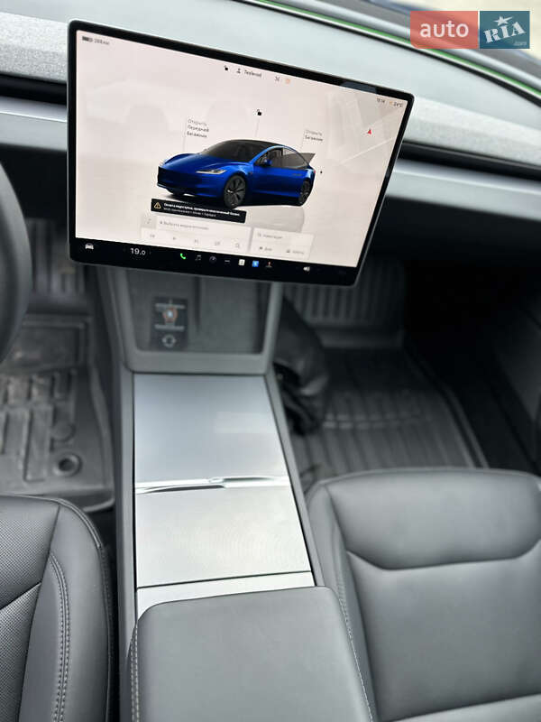 Седан Tesla Model 3 2024 в Луцьку