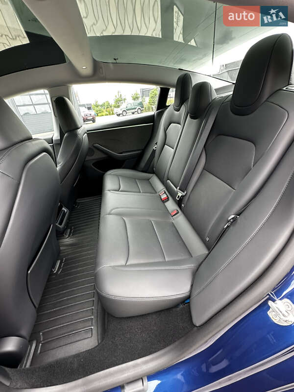 Седан Tesla Model 3 2024 в Луцьку