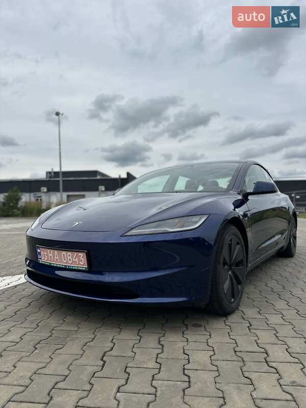 Седан Tesla Model 3 2024 в Луцьку