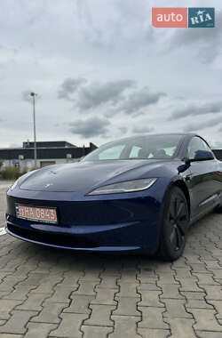 Седан Tesla Model 3 2024 в 