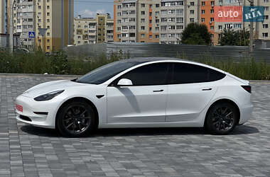 Седан Tesla Model 3 2021 в 
