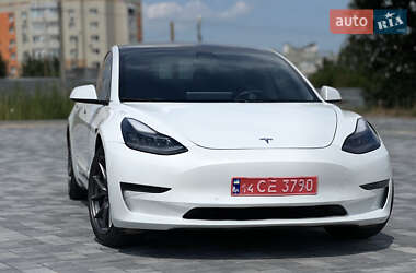 Седан Tesla Model 3 2021 в 