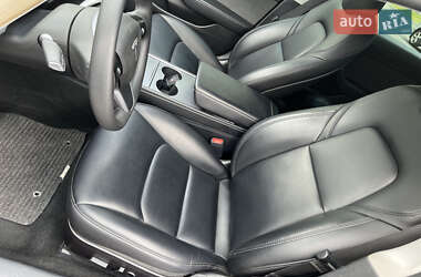 Седан Tesla Model 3 2021 в 