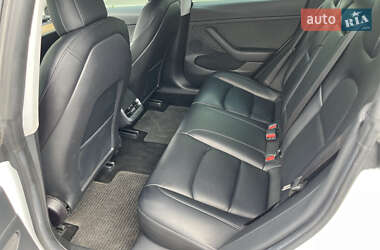 Седан Tesla Model 3 2021 в 