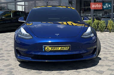 Седан Tesla Model 3 2020 в 