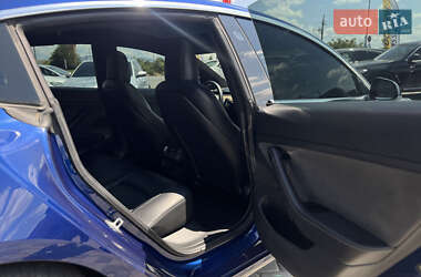 Седан Tesla Model 3 2020 в 