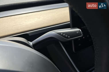 Седан Tesla Model 3 2020 в 