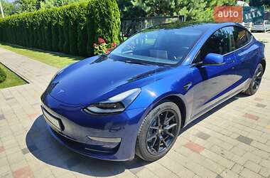 Седан Tesla Model 3 2022 в 