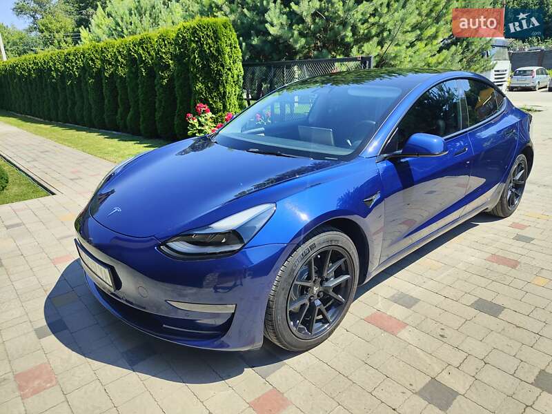 Tesla Model 3 2022