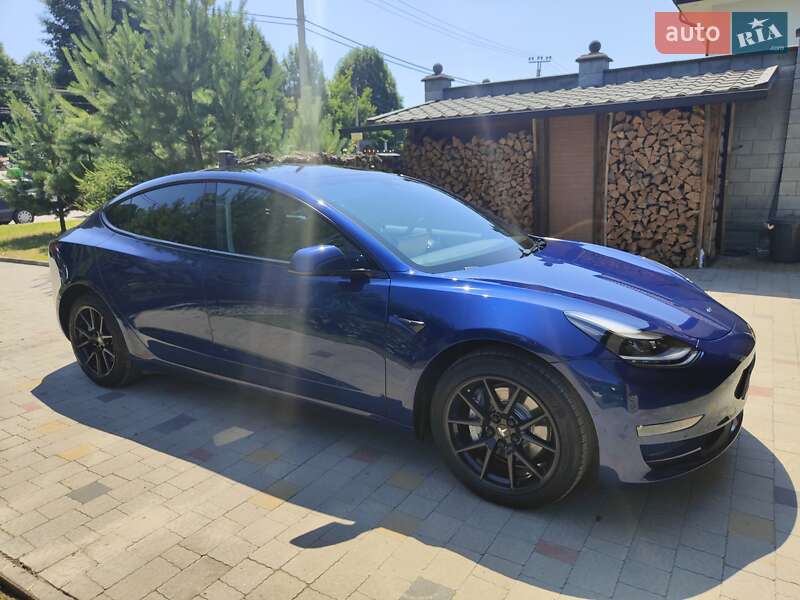 Седан Tesla Model 3 2022 в Рівному